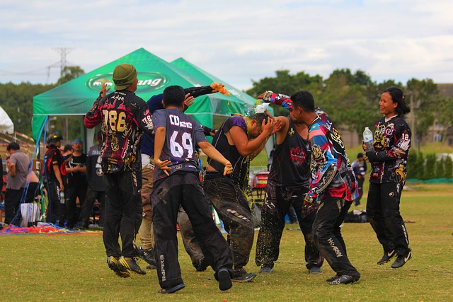 东契奇调侃里夫斯：他打得像是顶级球星，这是我最后一次夸他