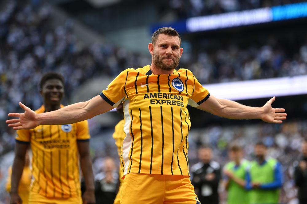 欧联对阵格拉茨风暴，卡拉布里亚打进挑球过人后精彩进球